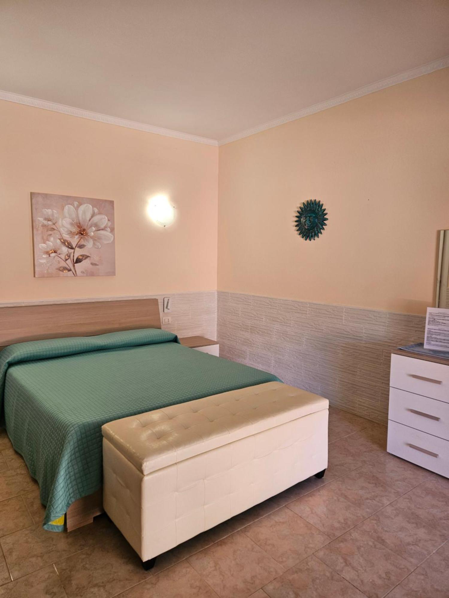 La Rosa Dei Venti B&B Chia Eksteriør bilde